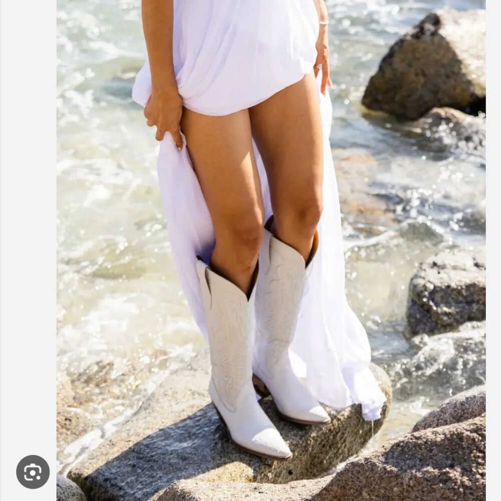 dingo White Western Cowboy Heeled Boots - Picture 5 of 5